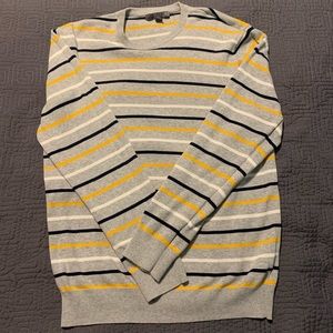 Men’s Old Navy v neck sweater size medium